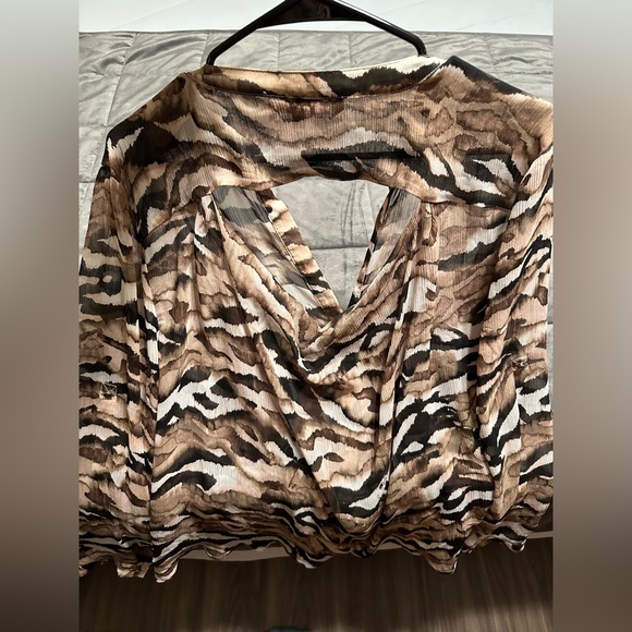 Blouse, with open slouched back by Jennifer Lopez, from Kohls - Picture 2 of 3